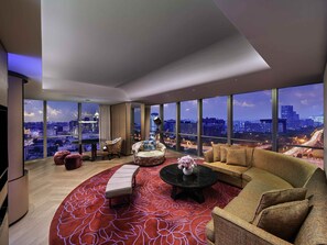 Suite, 1 Tempat Tidur King (Opera) | 1 kamar tidur, seprai premium, selimut bulu angsa, dan minibar