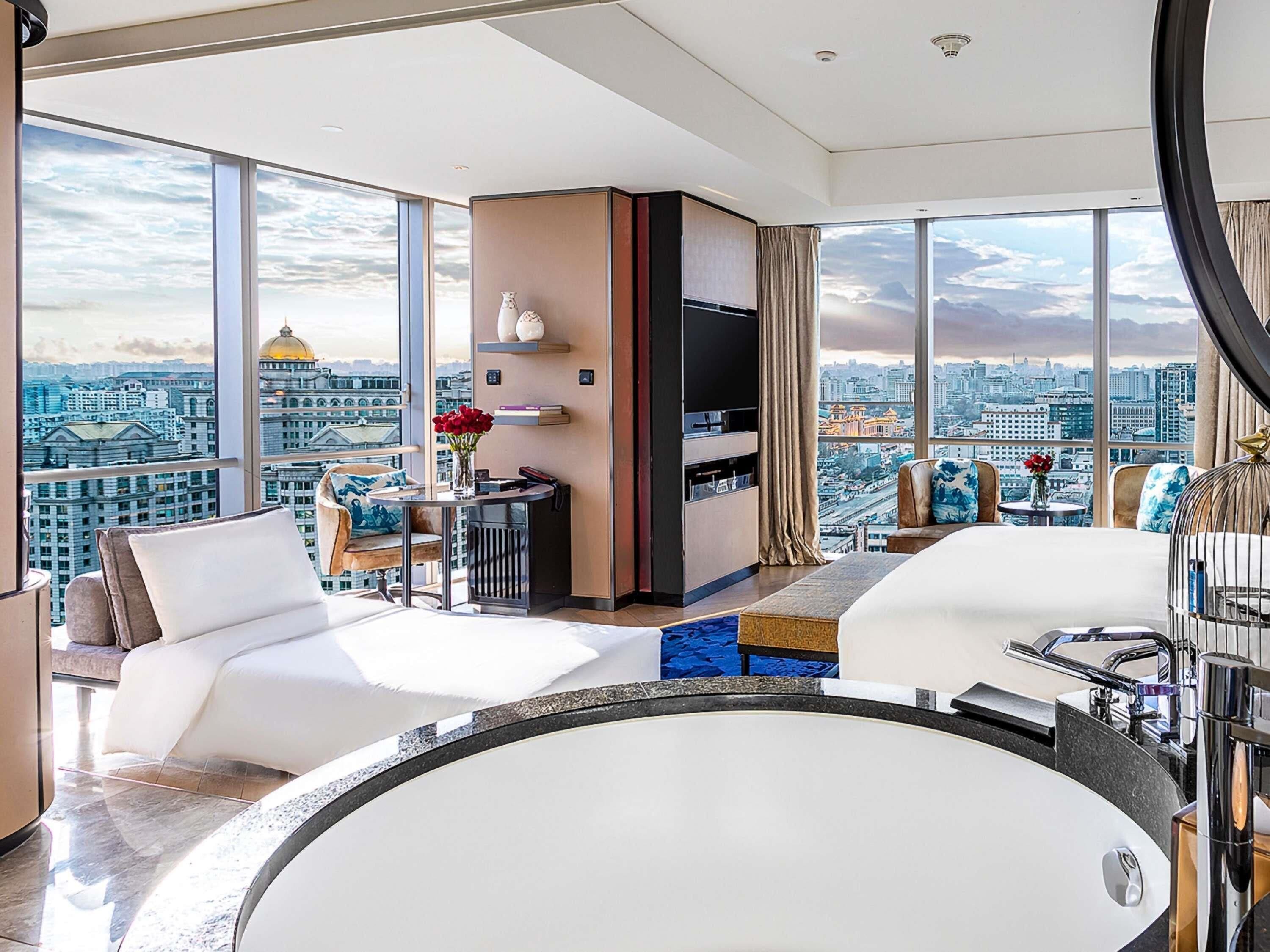 ห้องแฟมิลี่, เตียงคิงไซส์ 1 เตียง (Magnifique) | เครื่องนอนระดับพรีเมียม, ผ้านวมขนเป็ด, ม  ินิบาร์, ตู้นิรภัยในห้องพัก