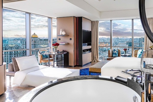 Family Room, 1 King Bed (Magnifique) | Premium bedding, down comforters, minibar, in-room safe
