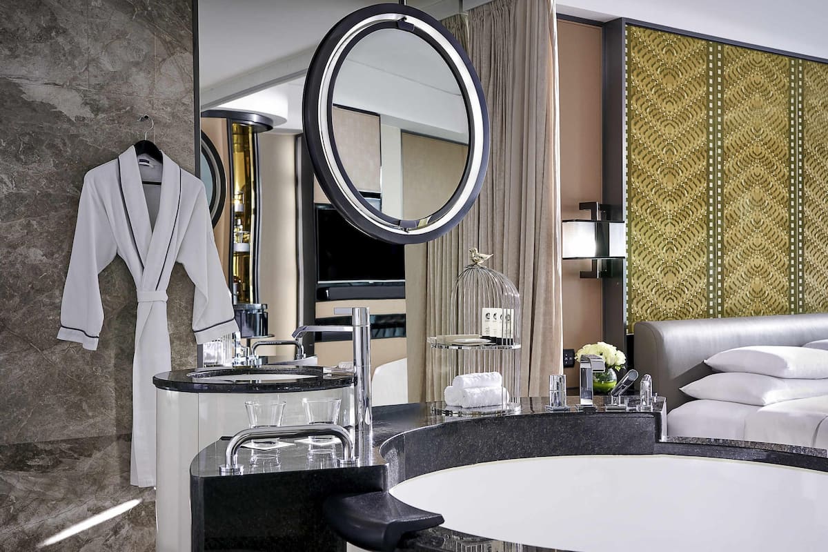1 slaapkamer, luxe beddengoed, donzen dekbedden, een minibar