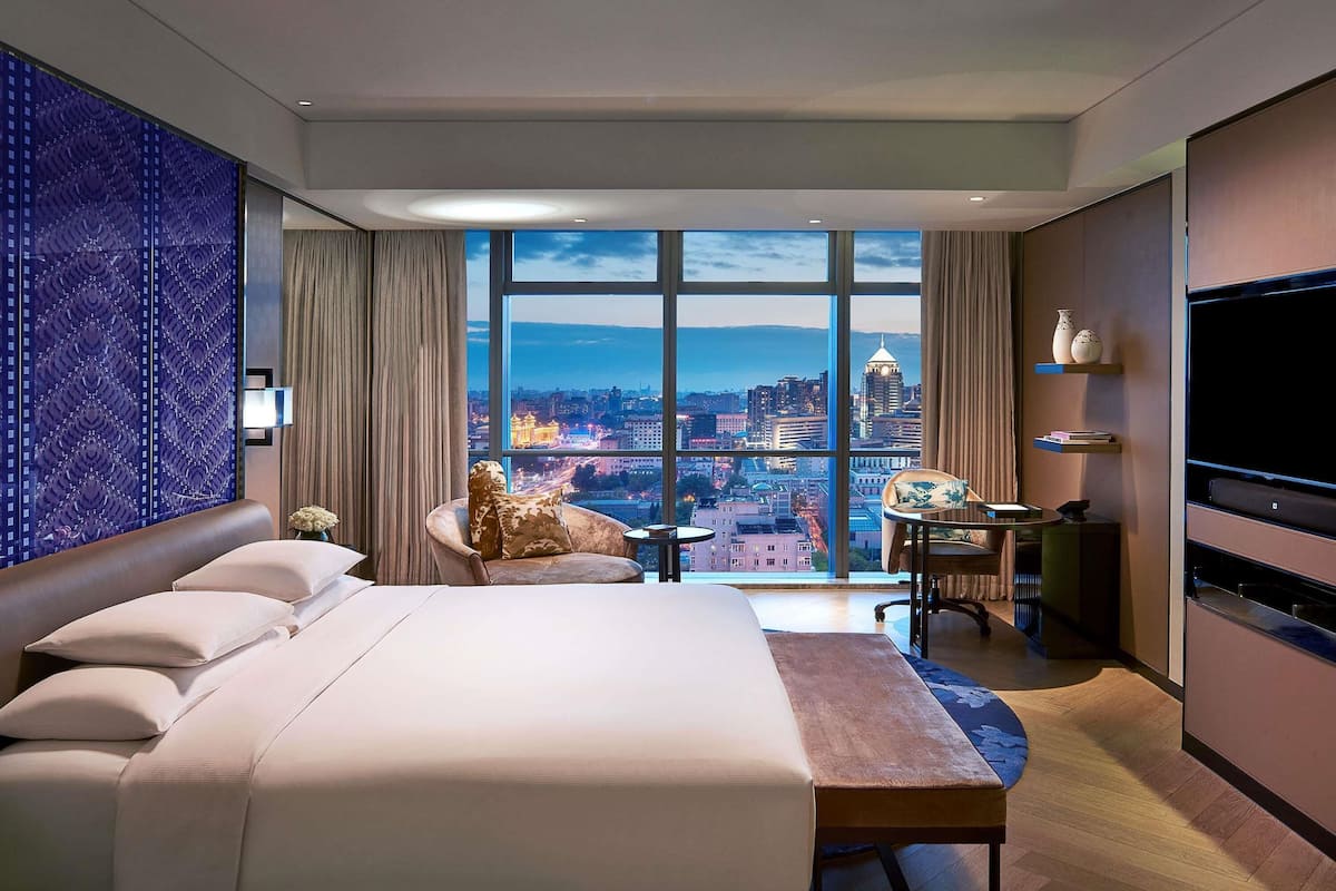 Luxury-Zimmer, 1 King-Bett | Hochwertige Bettwaren, Daunenbettdecken, Minibar, Zimmersafe