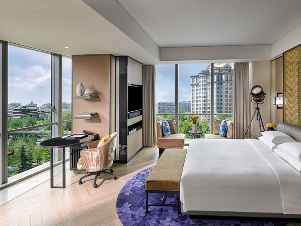 Habitación familiar, 1 cama King size (Magnifique) | 1 habitación, ropa de cama de alta calidad, edredón y minibar 