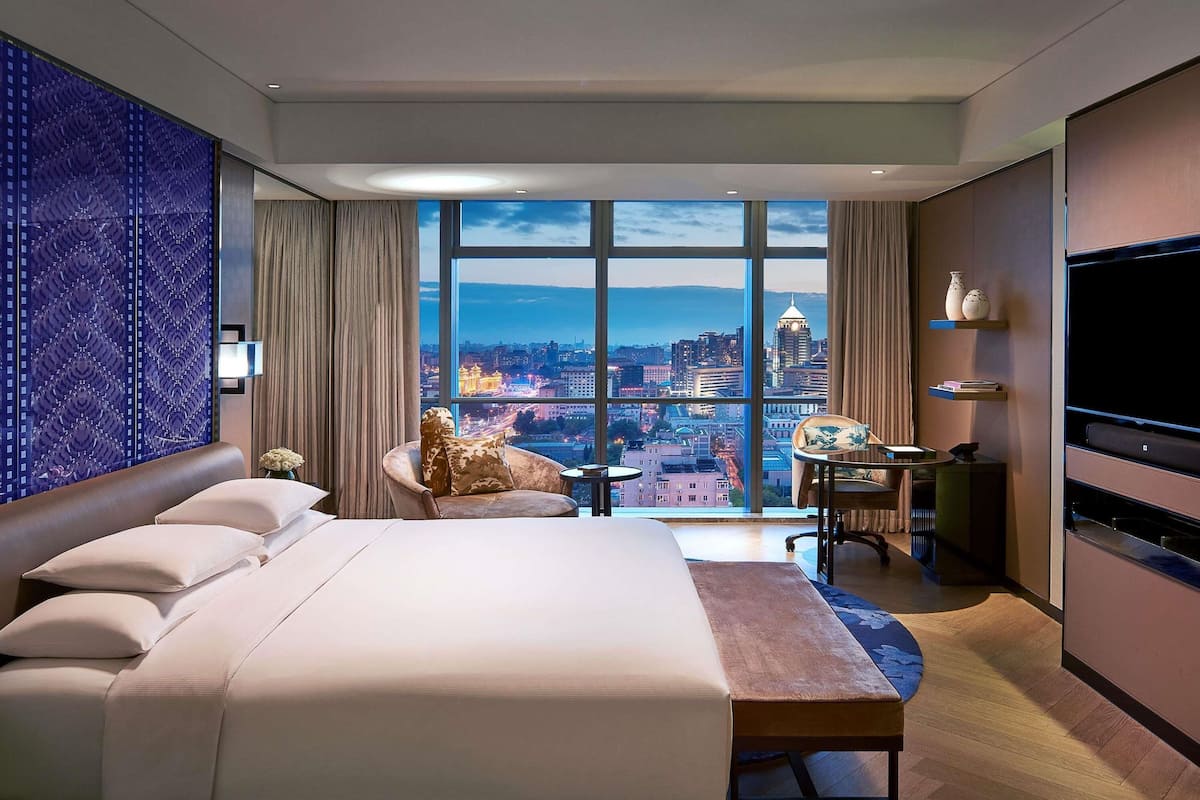 Luxury Room, 1 King Bed | Premium bedding, down duvets, minibar, in-room safe