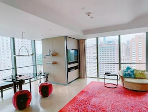 Familie suite, 1 kingsize bed (Prestige) | 1 slaapkamer, luxe beddengoed, donzen dekbedden, een minibar