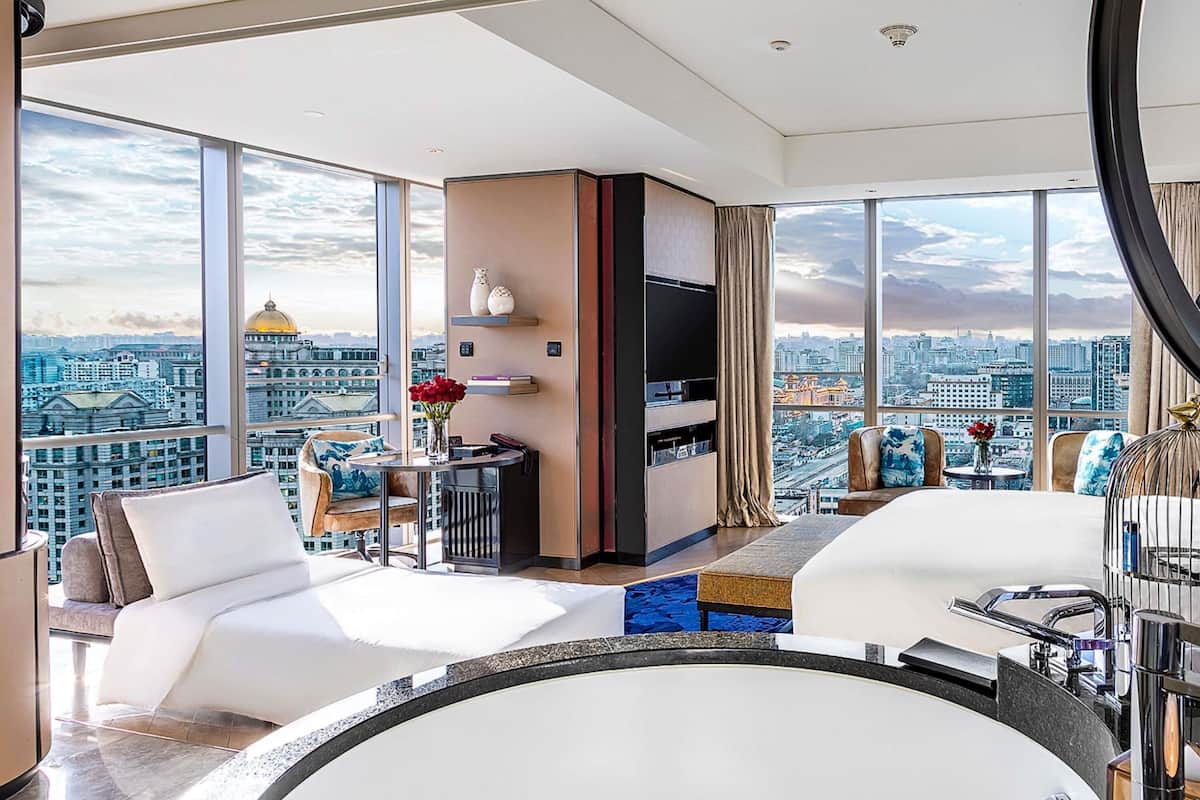 Ropa de cama de alta calidad, cubrecamas y minibar