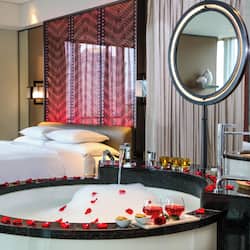 1 bedroom, premium bedding, down duvets, minibar