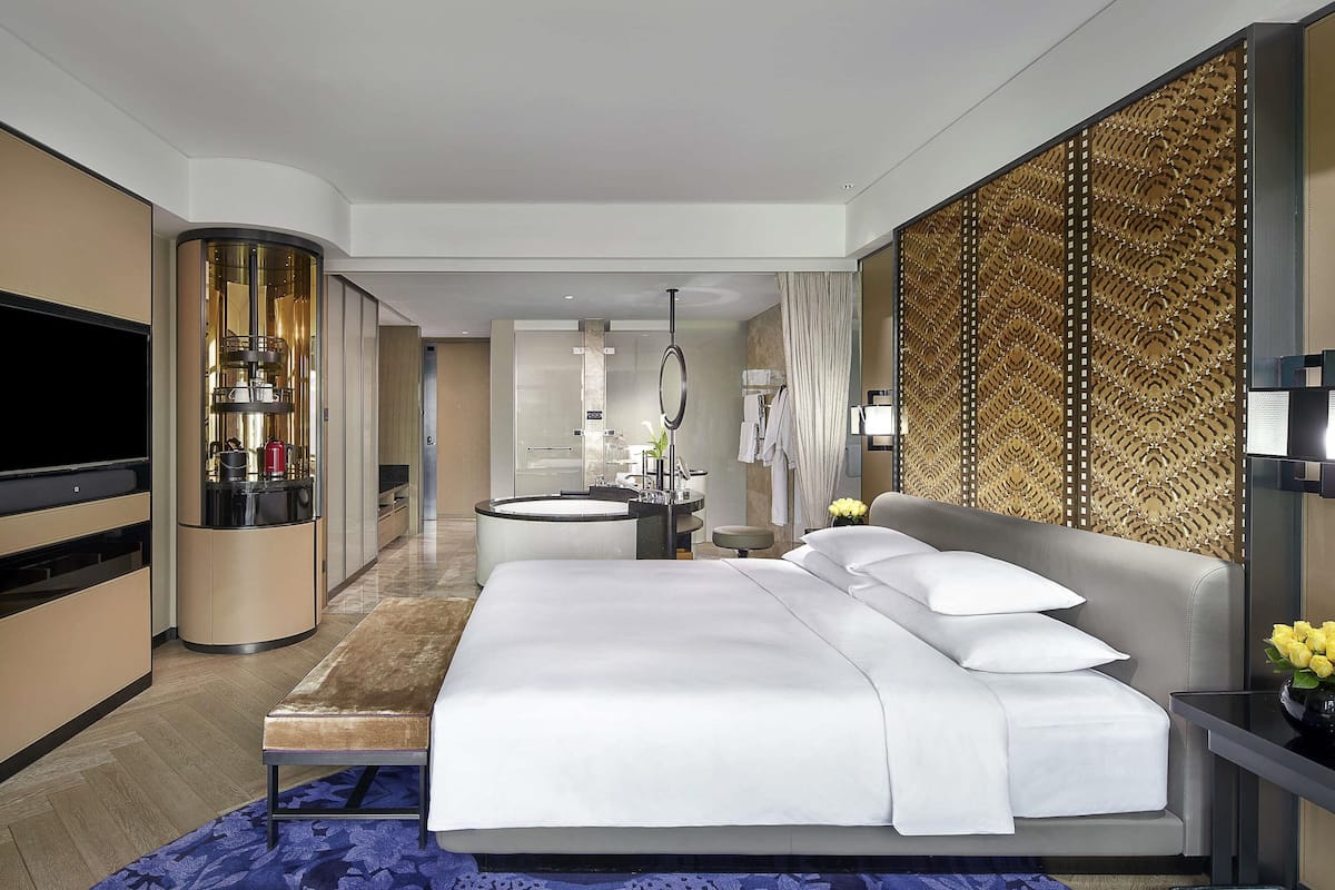 Luxury Room, 1 King Bed | Premium bedding, down duvets, minibar, in-room safe