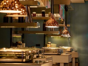 2 restaurants; breakfast, lunch, and dinner served - Sofitel Beijing Central (Beijing)