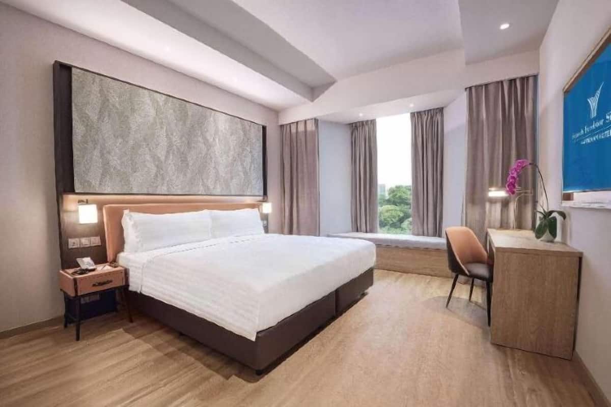 Minibar, in-room safe, desk, blackout drapes