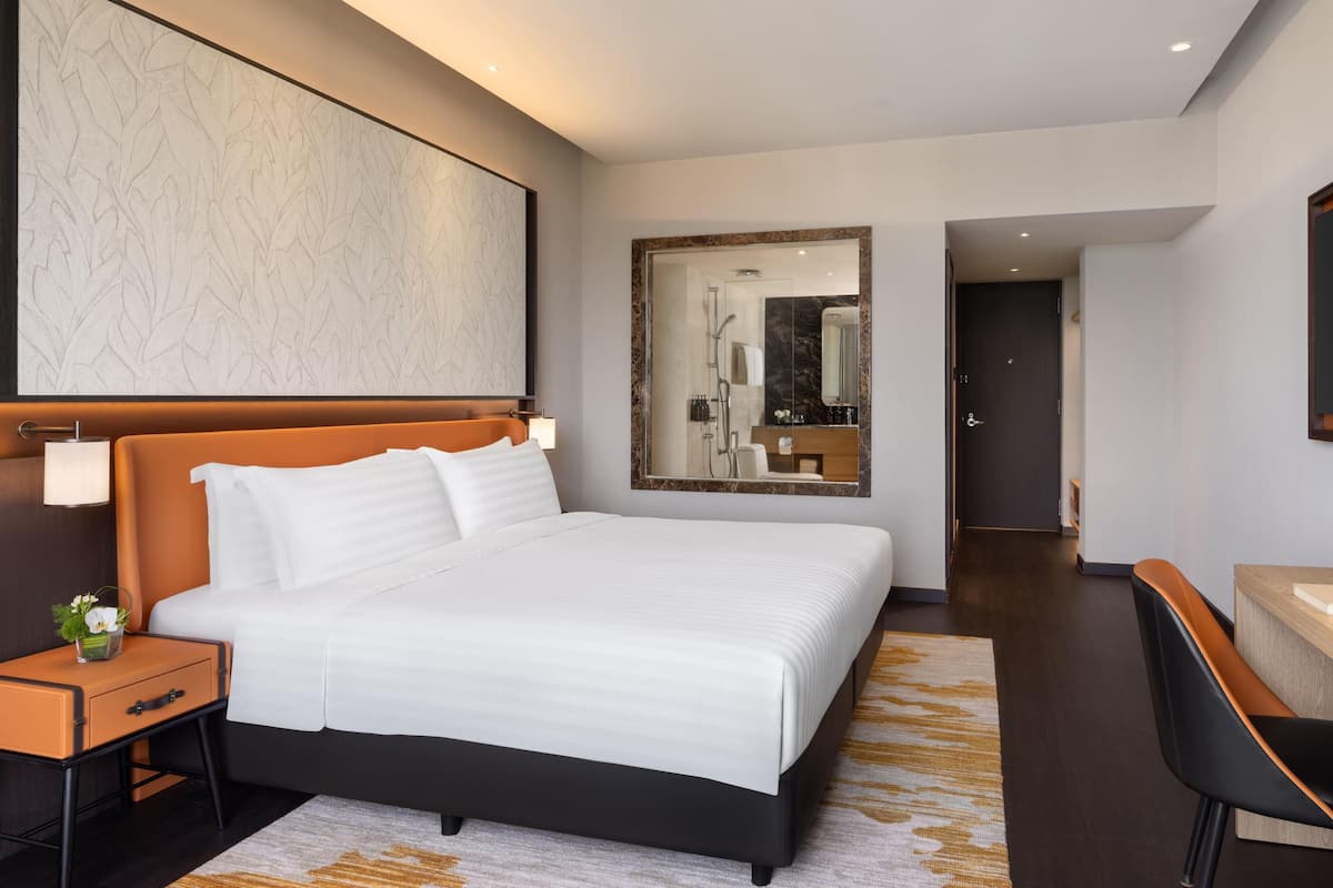 Rom – club, 1 kingsize-seng (Executive, Skyline View) | Minibar, safe på rommet, skrivebord og blendingsgardiner