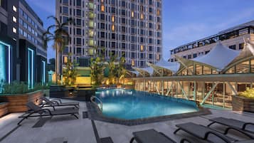 2 outdoor pools