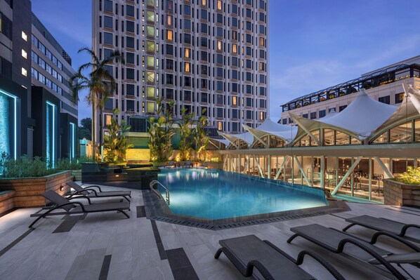 2 outdoor pools