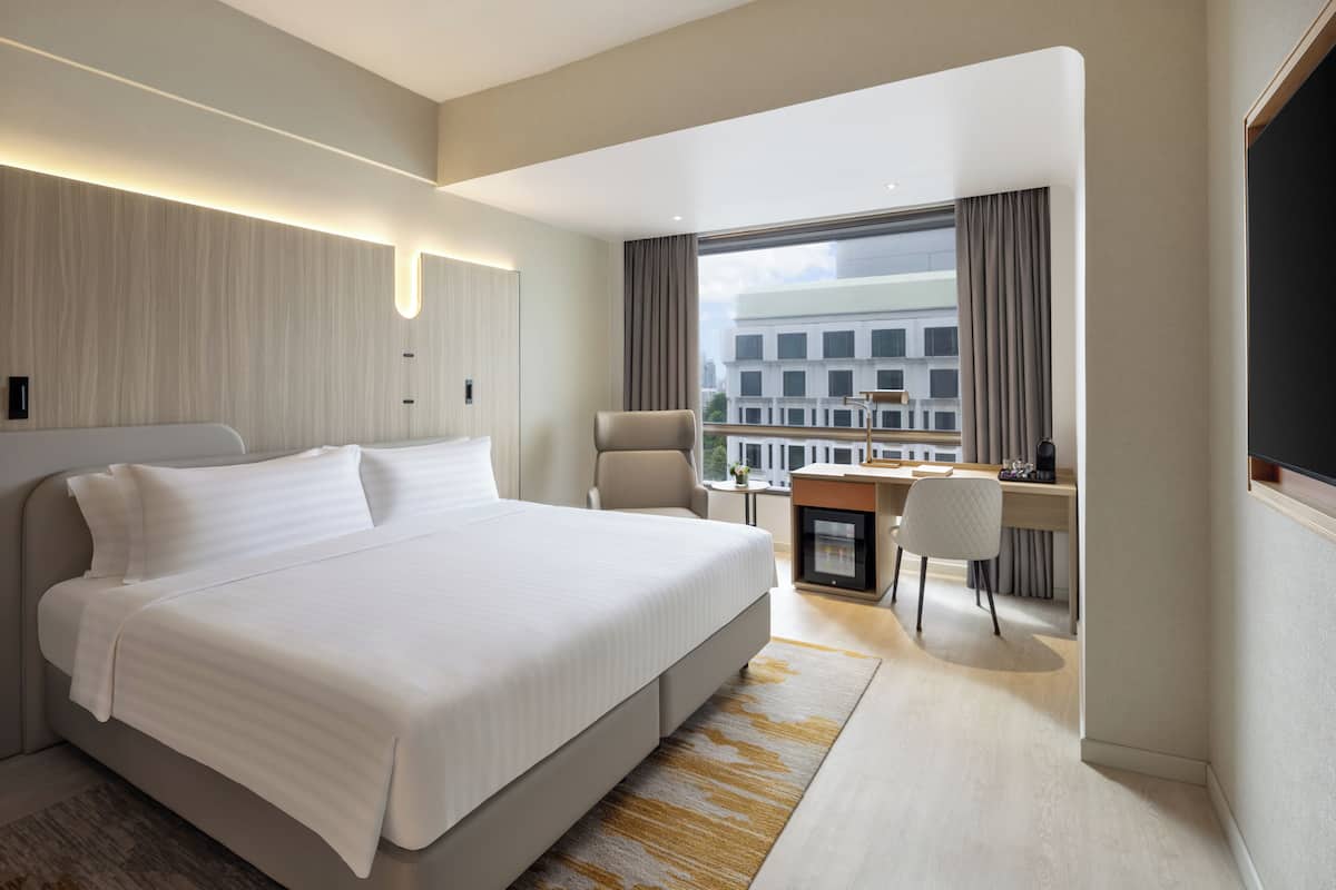 Superior King Room | 1 bedroom, minibar, in-room safe, desk