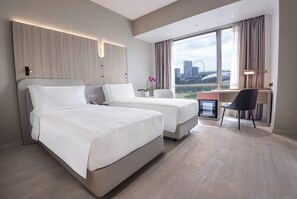 極品雙床房, 海灣景觀 | 1 間臥室、迷你吧、客房內保險箱、書桌