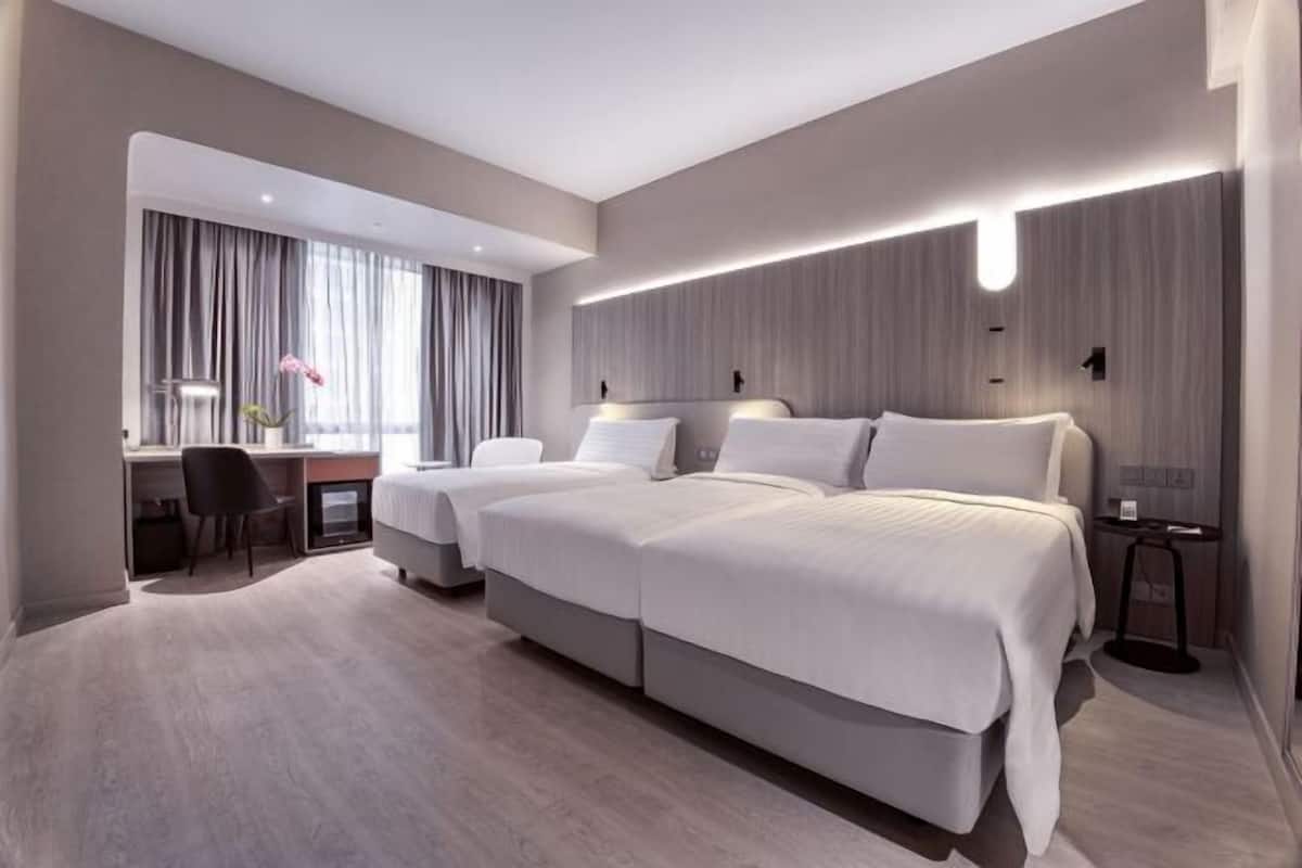 1 bedroom, minibar, in-room safe, desk
