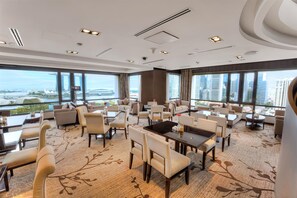 Bar (on property) - Wyndham Singapore Hotel (Singapore)