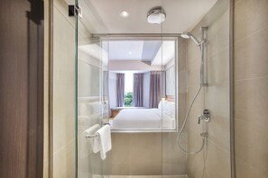 Combined shower/tub, free toiletries, hair dryer, bathrobes