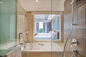 Combined shower/tub, free toiletries, hair dryer, bathrobes