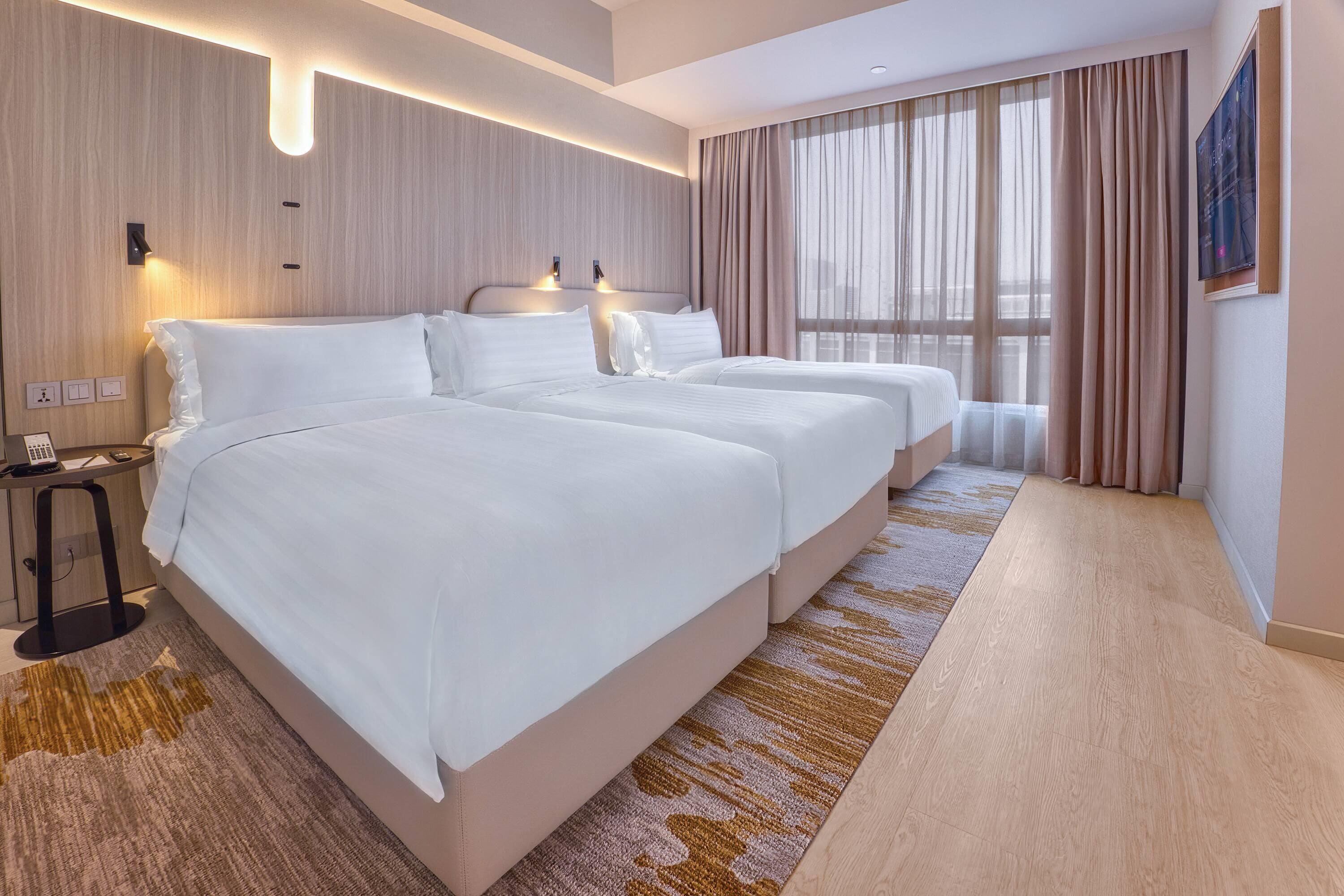 豪華客房 (Triple) | 迷你吧、房內夾萬、書桌、遮光窗簾/窗簾