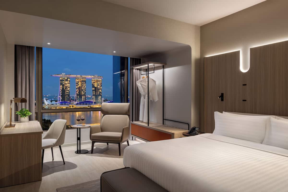 Executive Deluxe Suite | 1 bedroom, minibar, in-room safe, desk