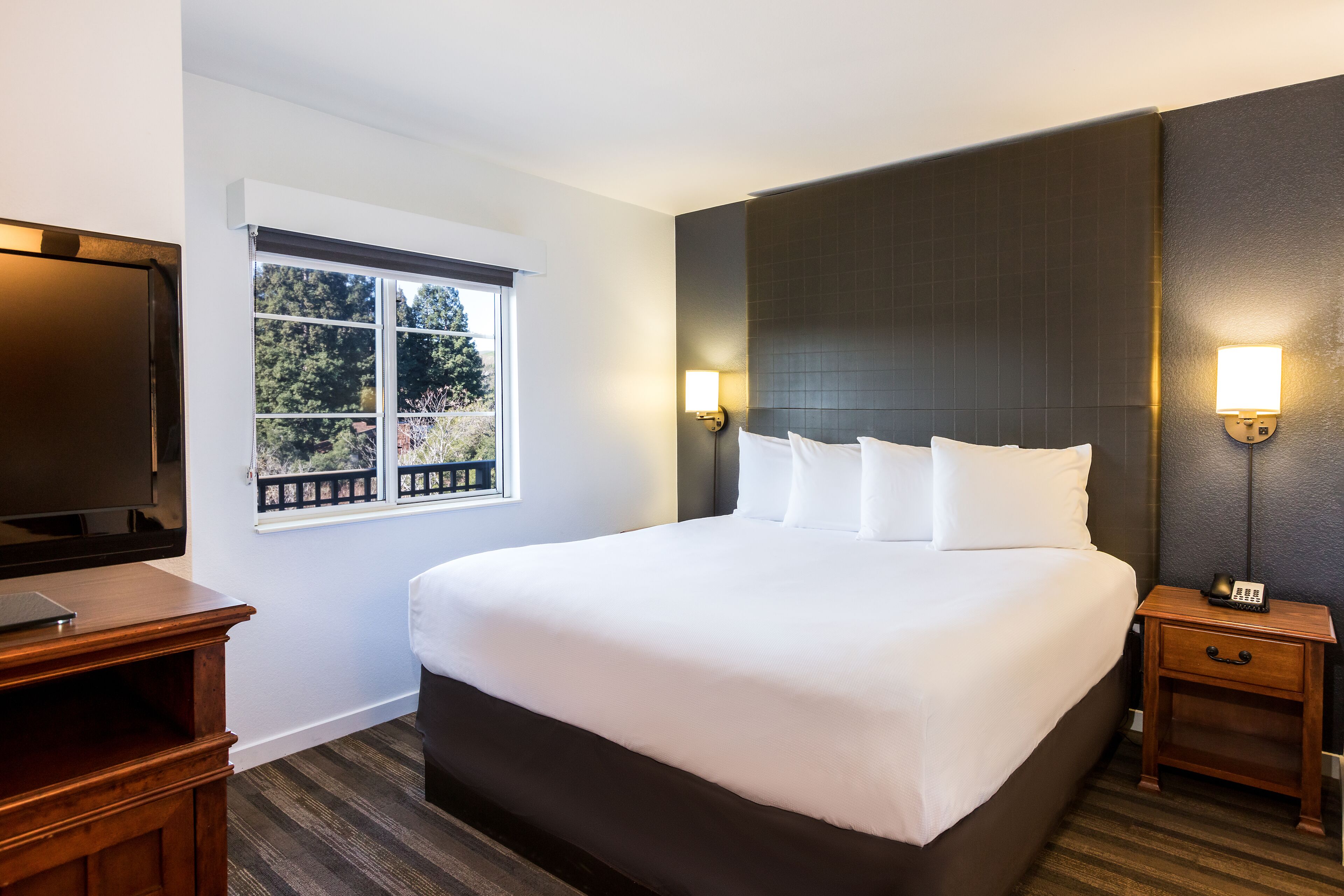 studio | egyptian cotton sheets, hypo-allergenic bedding, in-room safe, desk