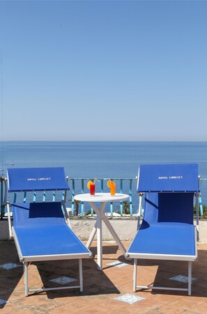 Poolside bar