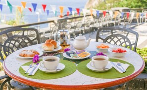 Free daily continental breakfast - Hotel Loreley (Serrara Fontana)