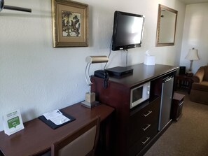 1 多间卧室、高档床上用品、办公桌、免费 WiFi