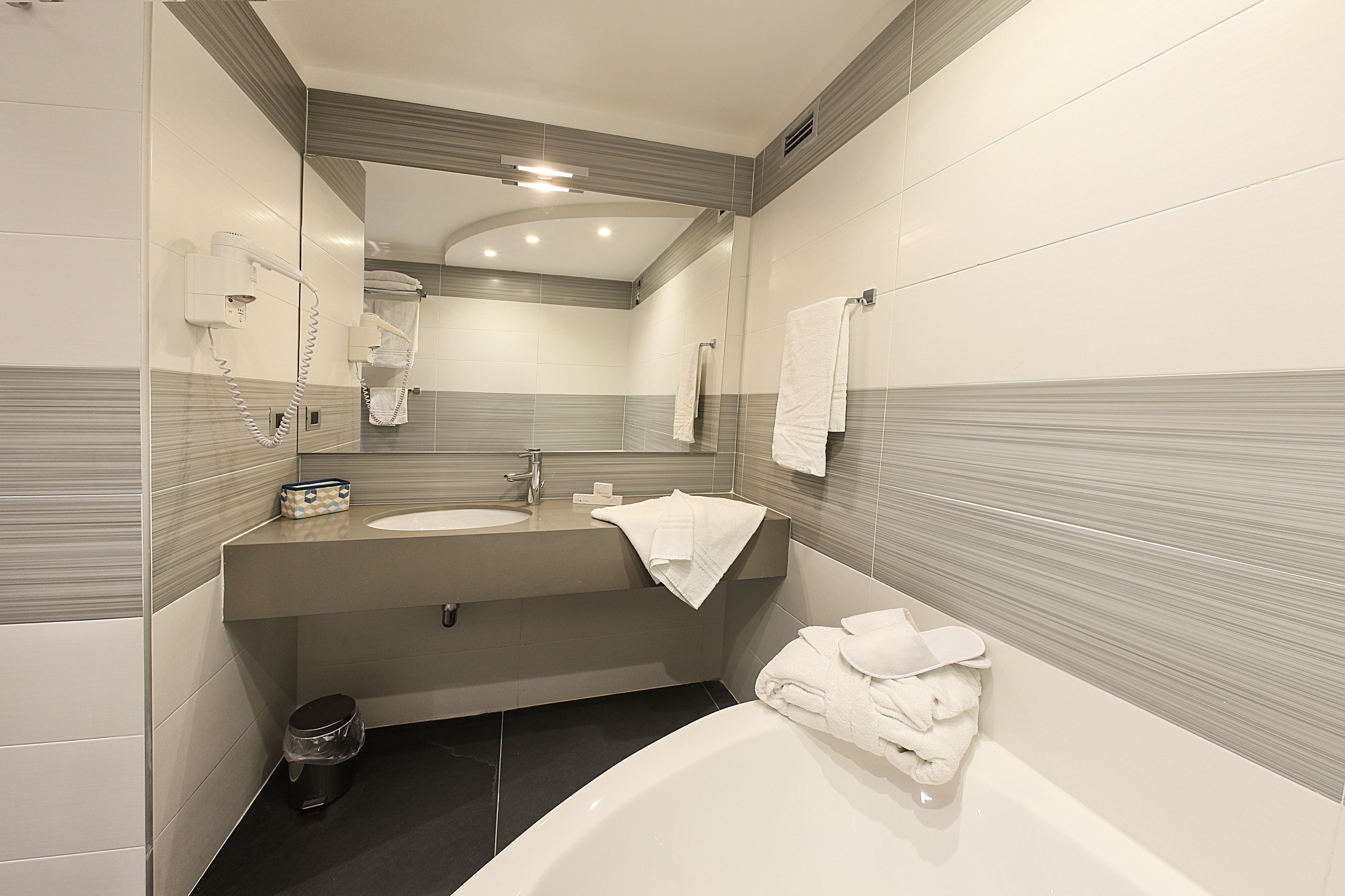 double room, sauna (wellness) | bathroom | combined shower/bathtub, rainfall showerhead, free toiletries