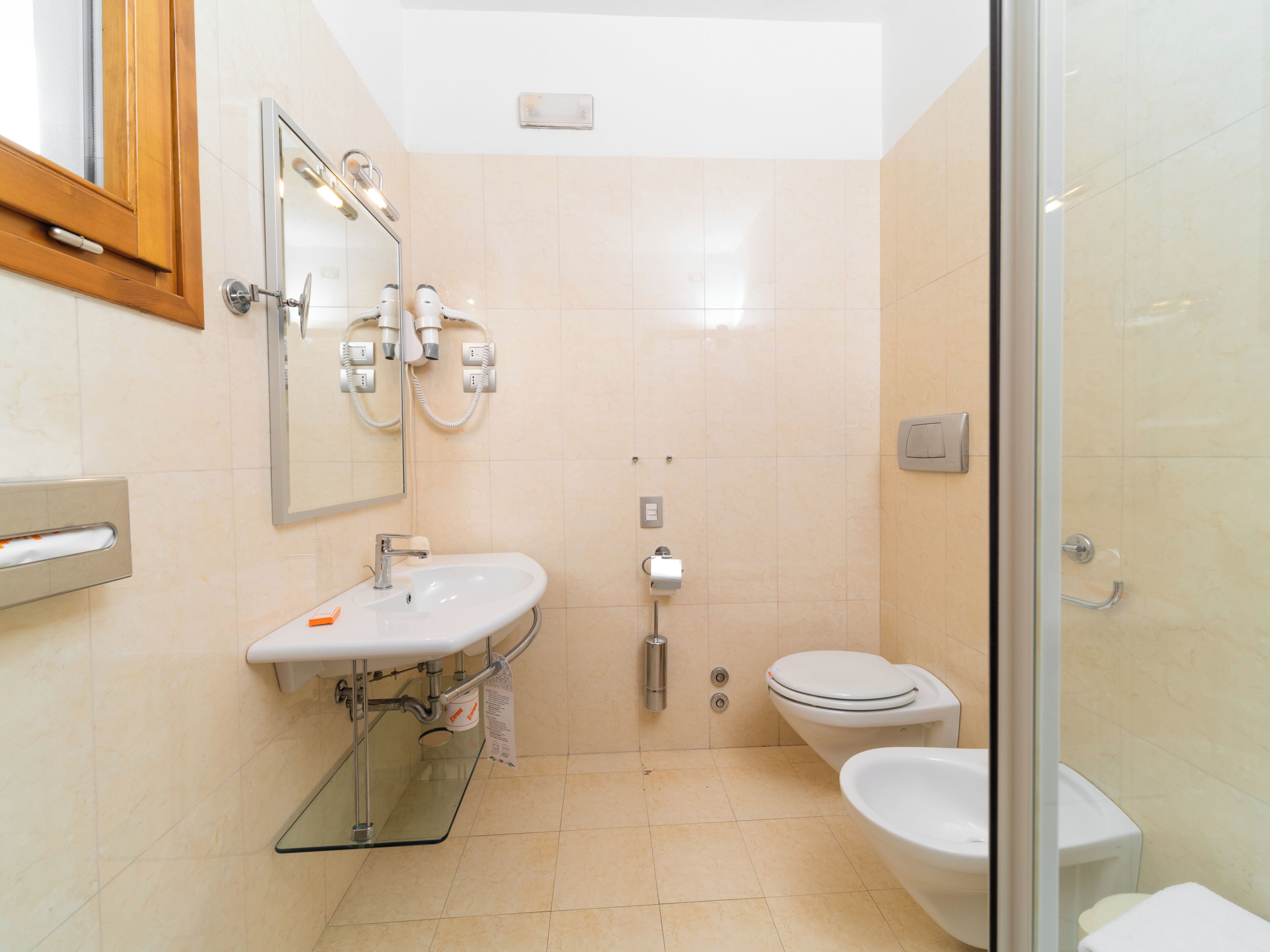 standard double or twin room | bathroom | free toiletries, hair dryer, towels
