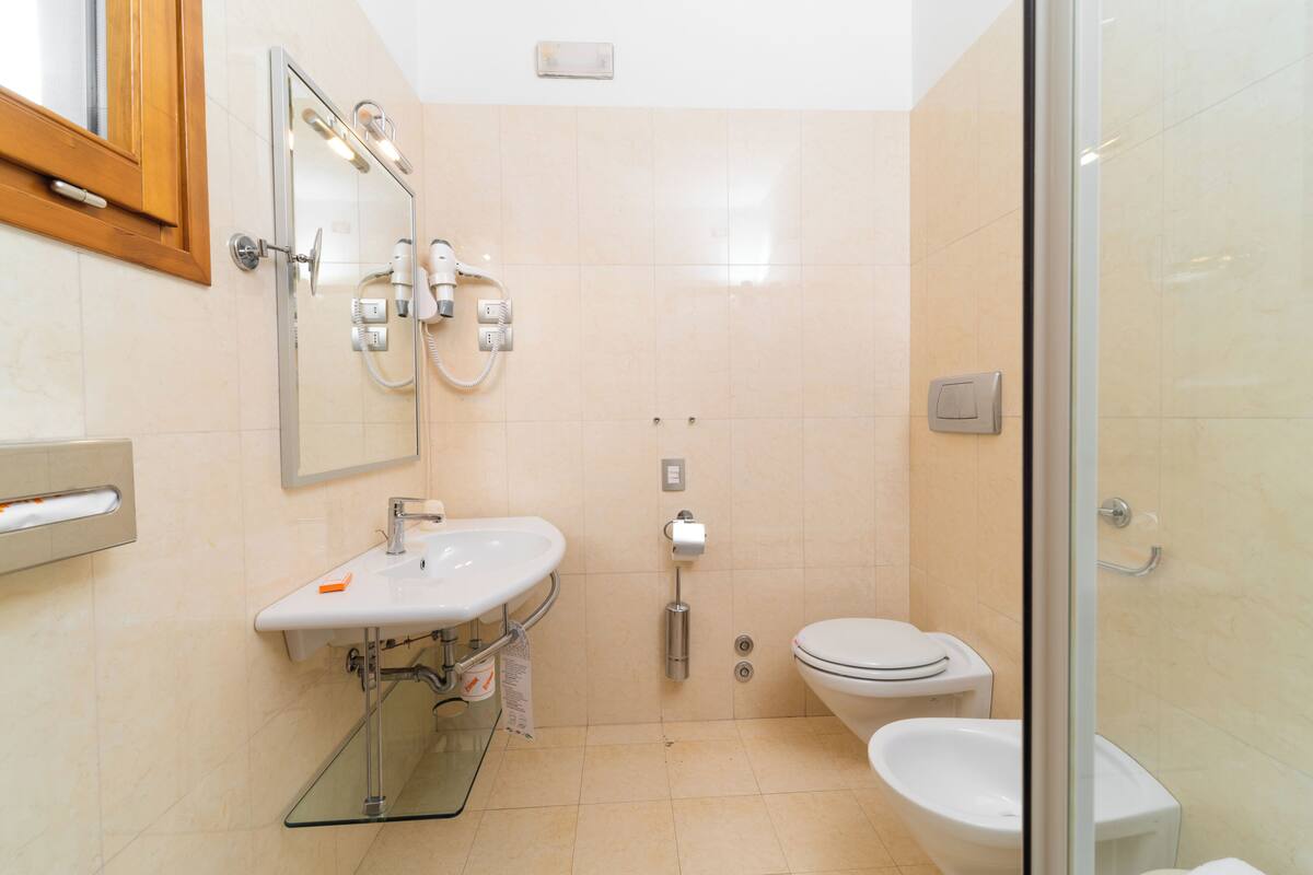 standard double or twin room | bathroom | free toiletries, hair dryer, towels
