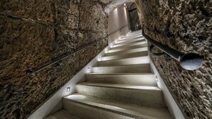 A staircase with a handrail, built into a rocky wall. - Relais Falisco (Civita Castellana)