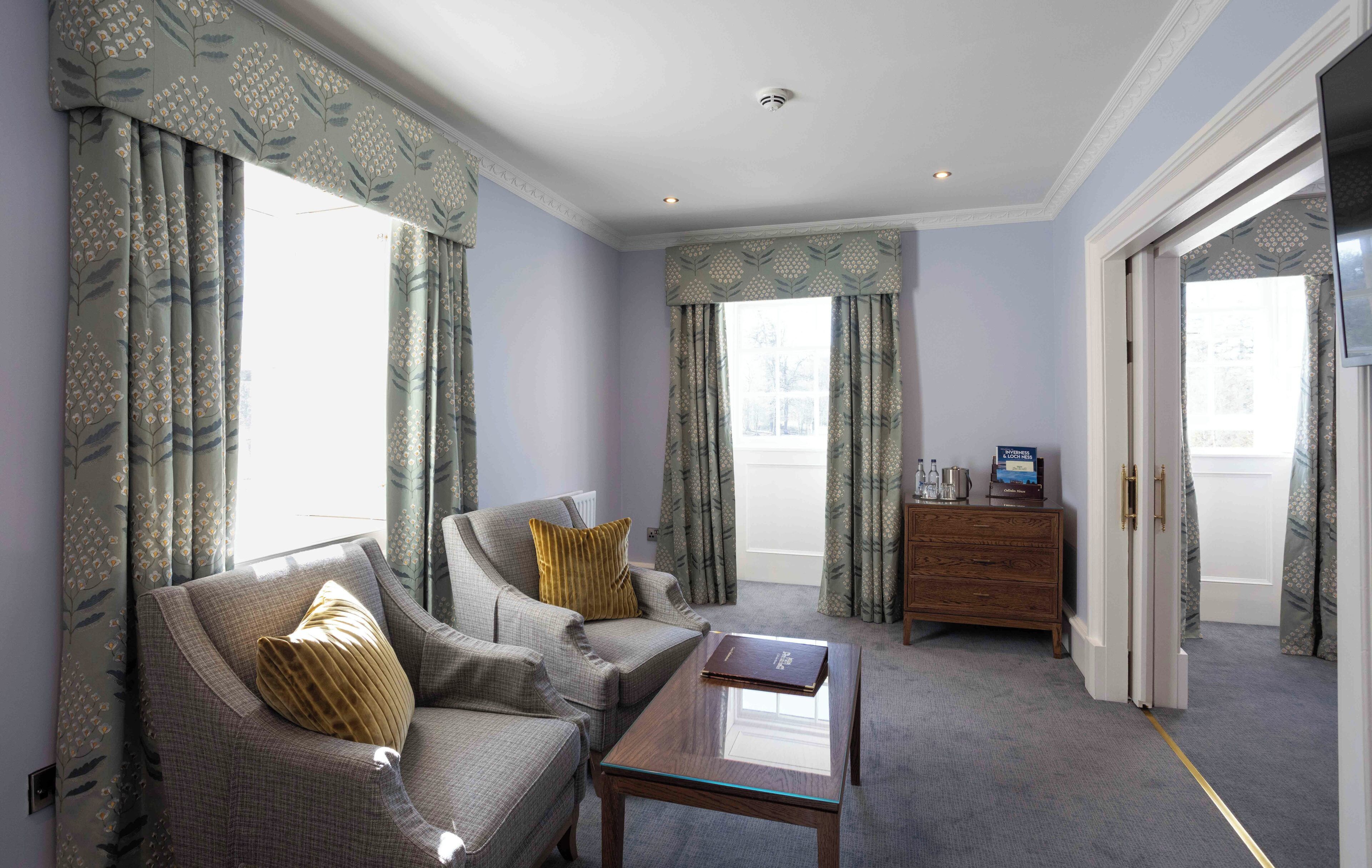 suite | living room | 32-inch lcd tv with satellite channels, tv