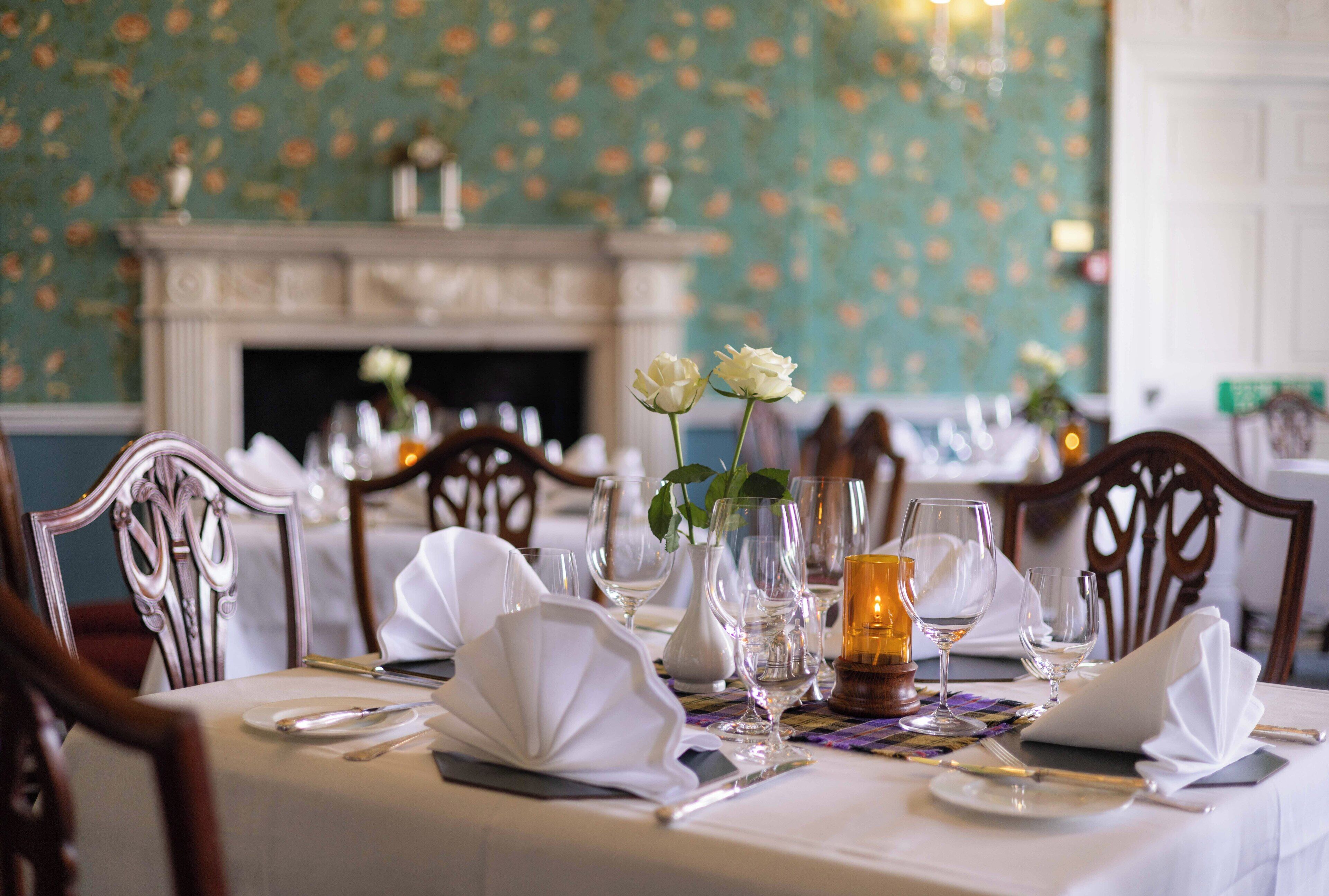 breakfast, lunch and dinner served