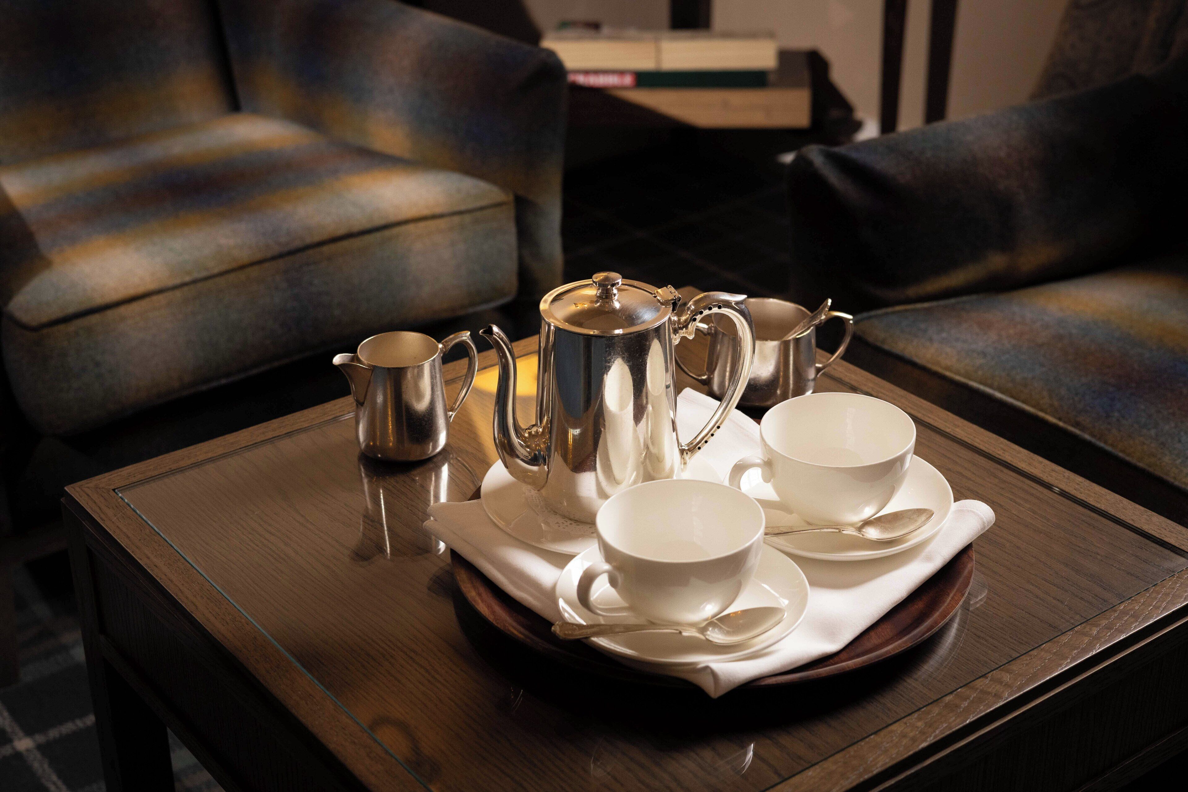 breakfast, lunch and dinner served