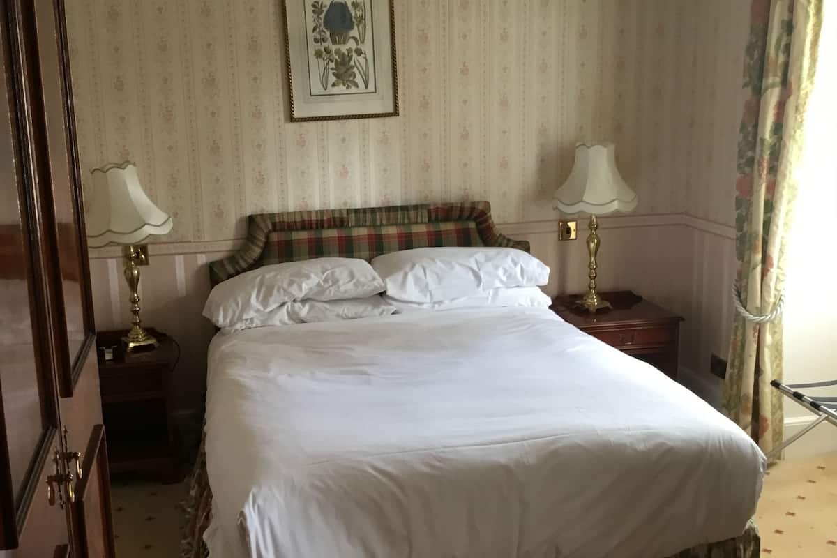 Small Double | Premium bedding, down comforters, pillowtop beds, individually decorated