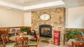 Buffet déjeuner gratuit tous les jours