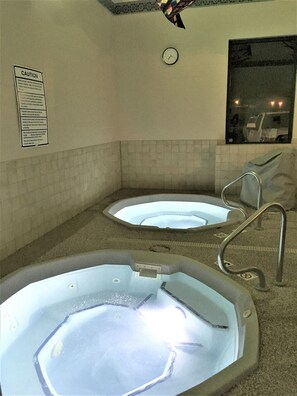 Bồn tắm spa trong nhà