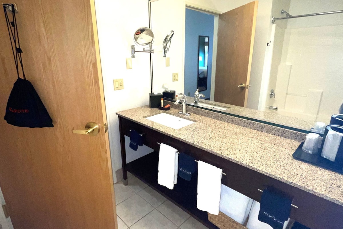 combined shower/bathtub, designer toiletries, hair dryer, towels