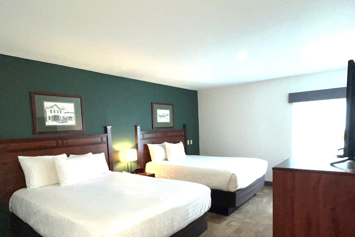 Egyptian cotton sheets, premium bedding, pillow-top beds, desk
