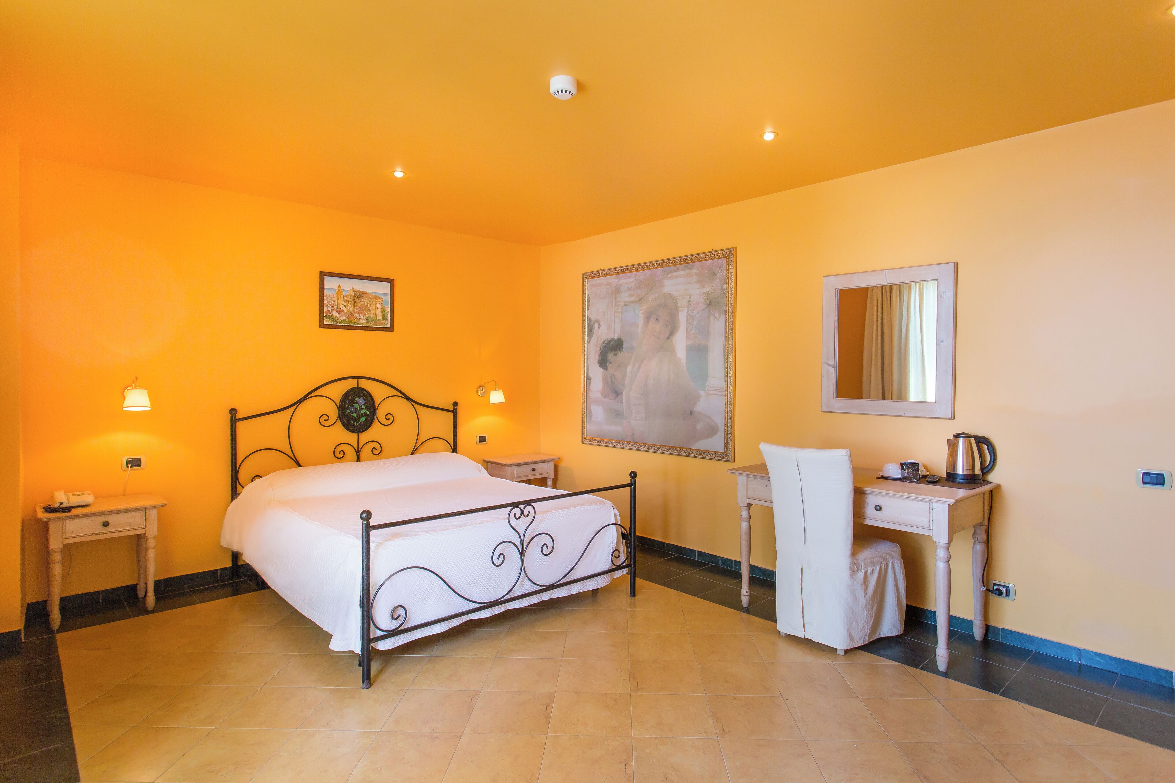 Verdunkelungsvorhänge, schallisolierte Zimmer, Bettwäsche