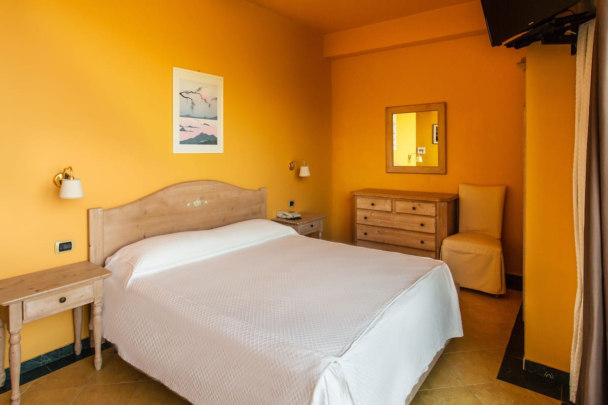 2 habitaciones, escritorio y cortinas blackout