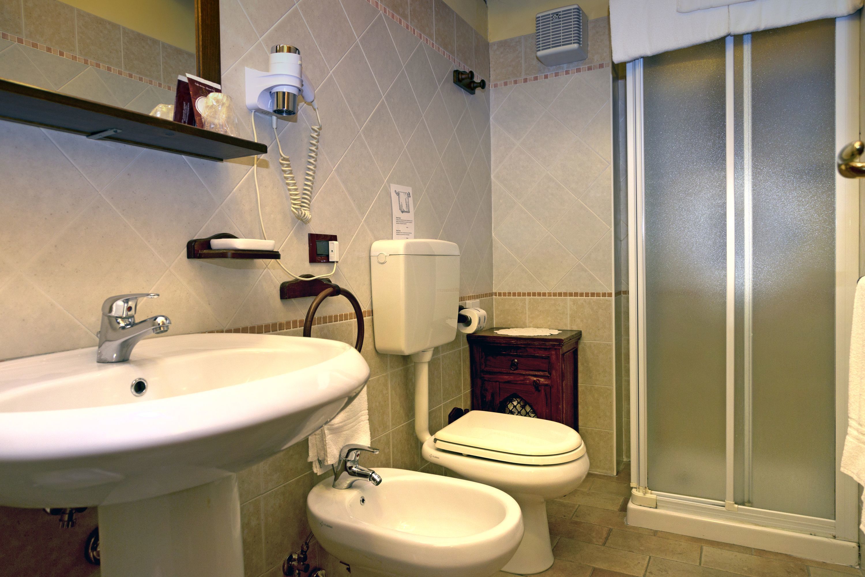 shower, free toiletries, hair dryer, bidet