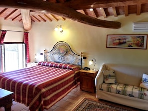 Minibar, blackout drapes, free WiFi, bed sheets