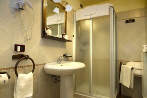 Shower, free toiletries, hair dryer, bidet
