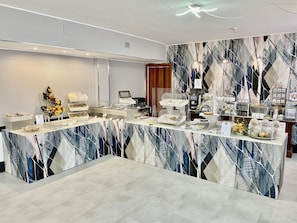 Café da manhã com buffet todos os dias (EUR 10.00 por pessoa)
