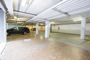 Estacionamento sem manobrista (sujeito a cobrança): EUR 10 por diária