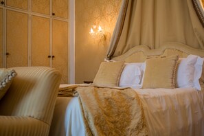 Villa (Suite Villa Ronald Reagan) | Minibar, coffres-forts dans les chambres, bureau