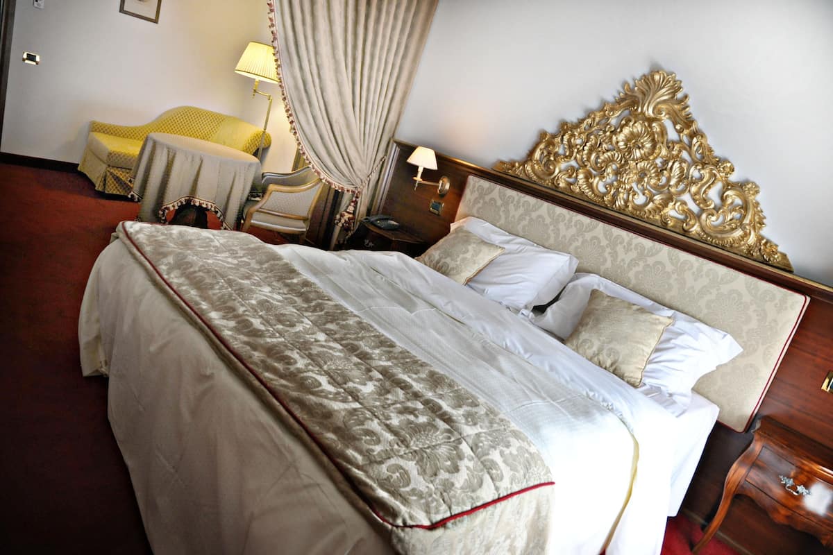 1 bedroom, minibar, in-room safe, desk