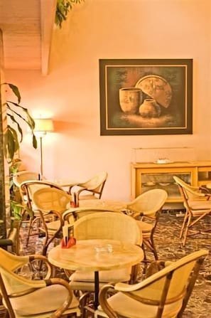 Breakfast, lunch and dinner served - Hotel Best (Ankara)